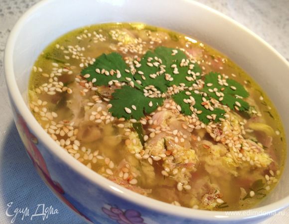 Рекомендую при подаче добавить в тарелку немного соевого соуса и поджаренного кунжута. Приятного аппетита!