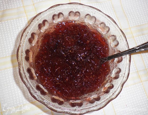 Джем смешать с растворенным желатином.
