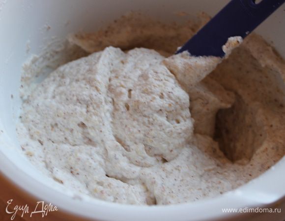 смешиваем аккуратно белки со смесью орех и пудры..