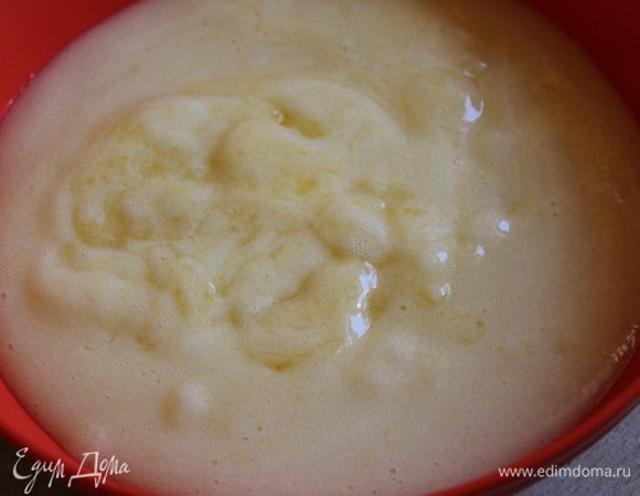 такая масса у нас будет...даем ей остыть и потом добавим мягкое масло и слегка взобъем. отставим пока в сторону..можно в холод.