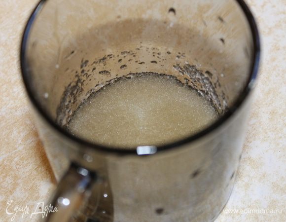 желатин залъем водой, примерно1/4 стакана