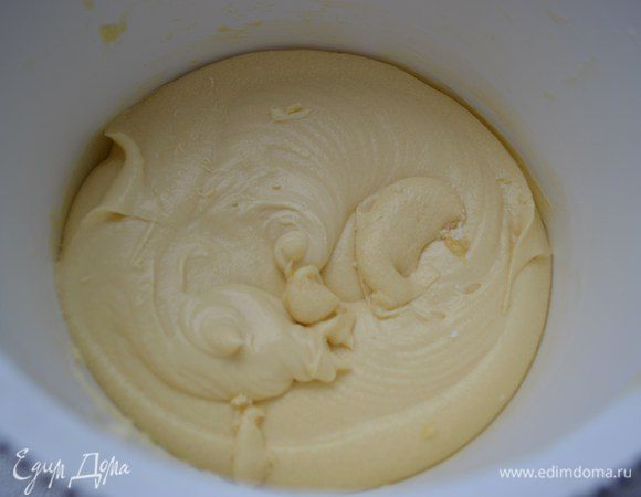 Замесить тесто с помощью миксера. 