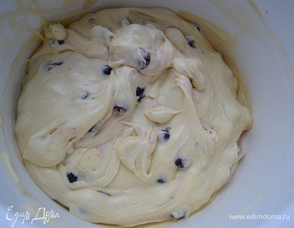 Аккуратно перемешать силиконовой лопаточкой.