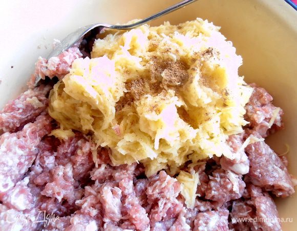 Сегодня мне захотелось добавить особых ароматных специй:мускатный орех...