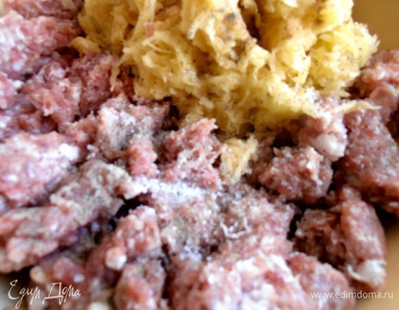 Соль,перец - как обычно в котлетки!