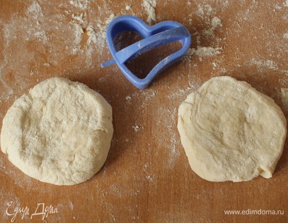 Таким же образом можно сделать фигурные пончики...