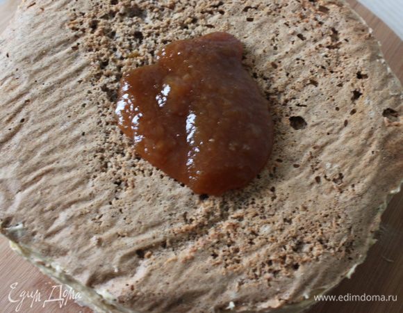 Промазать кремом 5 коржей.