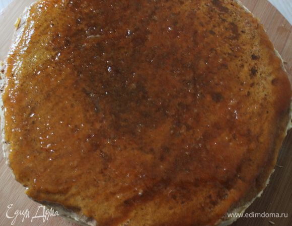 А шестой, верхний, покрыть тонким слоем абрикосового джема.