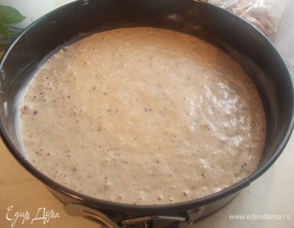 Вылить в смазанную форму тесто и поставить на 30-35 минут в разогретую духовку при 180С.