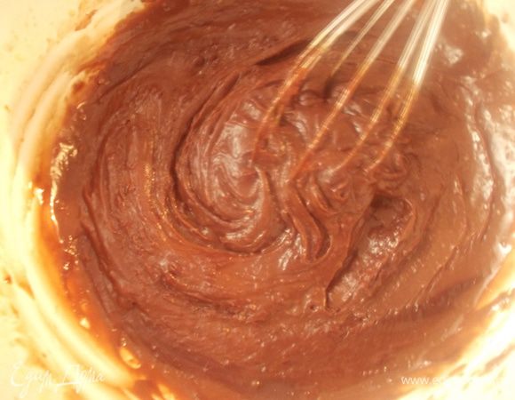 Затем остудить и взбить в него мягкое сливочное масло.
