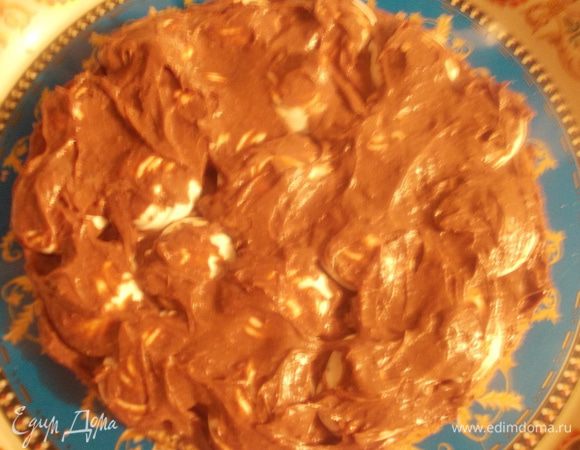 Безе сверху тоже смазать кремом.