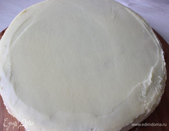 Разровнять и дать схватиться. Тем временем растопить черный шоколад.