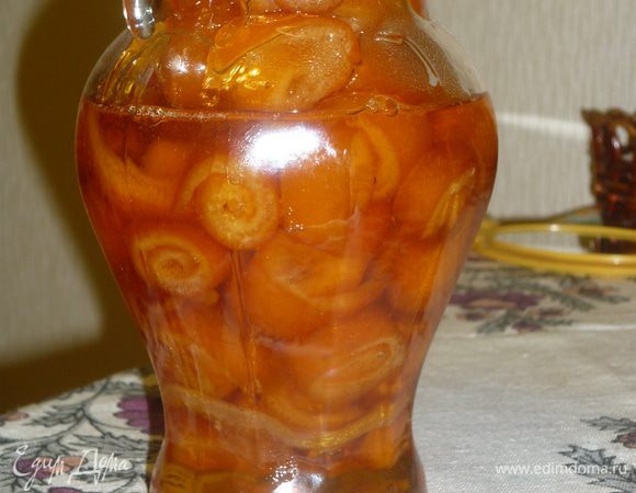 варенье фасуем по баночкам. а можно и просушить цукаты отдельно, а сироп..он просто похож на апельсиновый мед. божественно вкусно