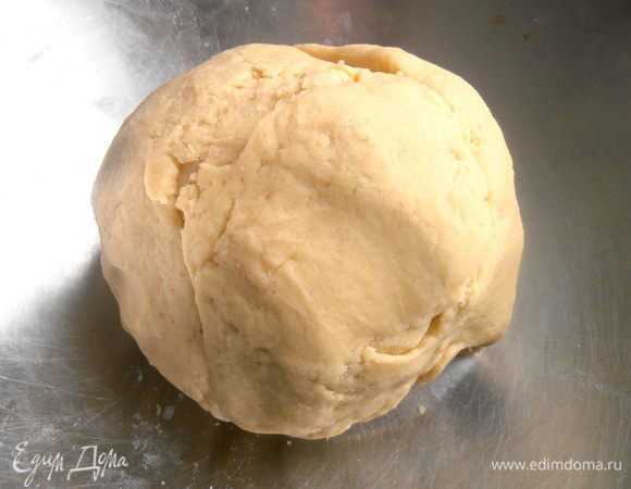 Колобок теста отправляем на час в холодильник.