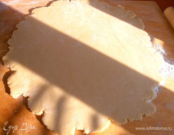 Большую часть раскатываем в пласт.