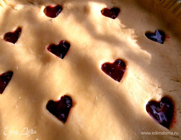 Капнем прямо в сердце при помощи кофейной ложечки.