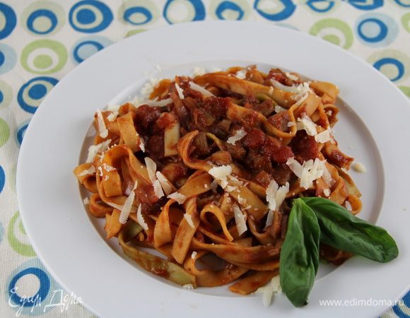 И подаем. Можно украсить листиками базилика и посыпать тертым пармезаном. Приятного аппетита))