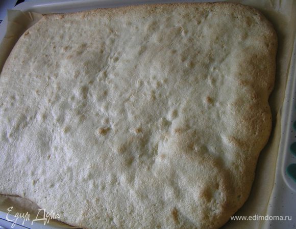 Выпекать при 220*С около 8-10 минут. ***Я держала 10 минут и цветной бисквит потерял местами свой цвет :(***