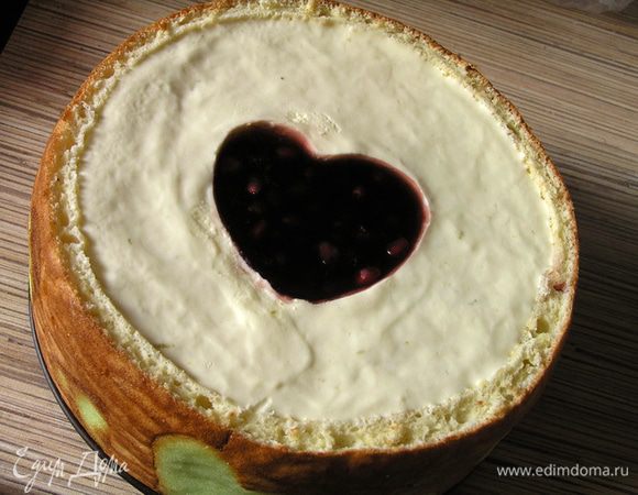 Готовый торт аккуратно достать из формы,