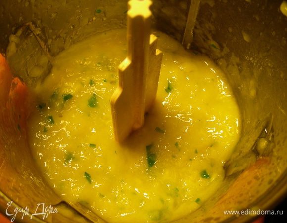 Для соуса смешиваем все ингредиенты в блендере.
