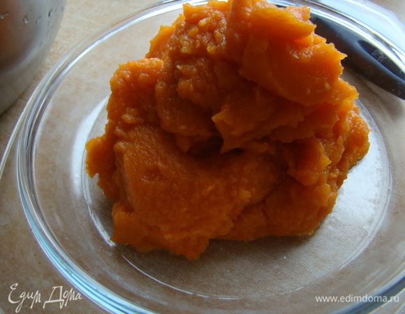 Когда они будут готовы, добавить сахар и пюрировать блендером