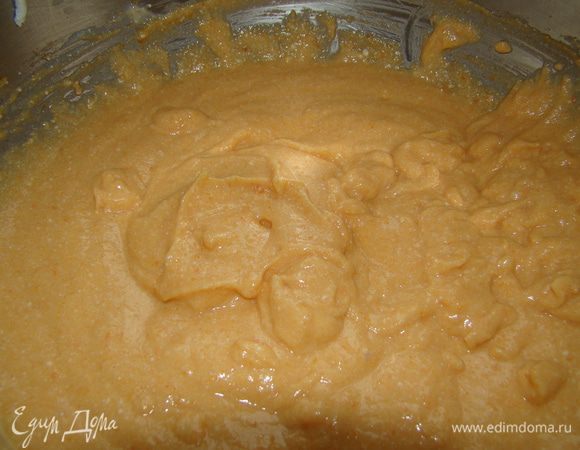 Соединить творог с фруктовым пюре 