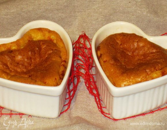 Наше суфле очень сильно увеличится в объеме, но затем слегка опадёт. Приятного аппетита:)