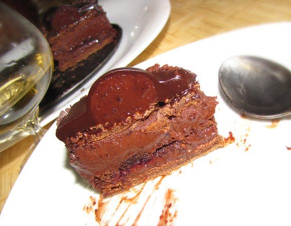 А теперь это чудо можно убрать в холодильник, до прихода гостей))))