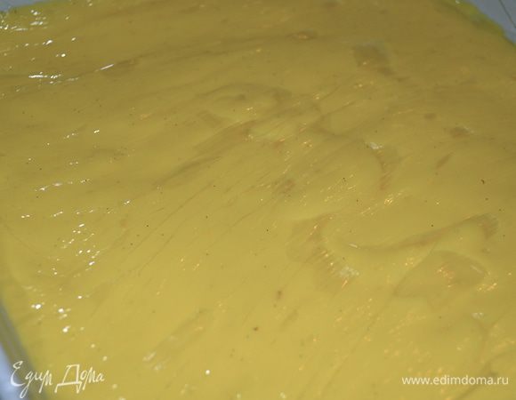 Готовый крем можно переложить в широкую форму и сверху накрыть пищевой пленкой в контакте с поверхностью крема, чтобы сверху у нас не образовалась корочка. 




