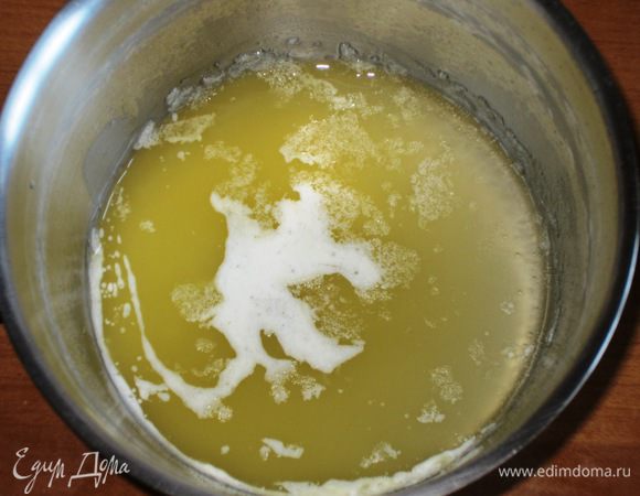 Тесто: На слабом огне растопить сливочное масло. 