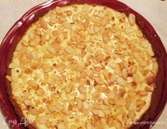 После запекания украсить миндальными лепестками (предварительно поджарьте их или отправьте в духовку на 10 - 15 минут пока она греется)
Дайте полностью остыть! Лучше даже поставить в холодильник. Приятного аппетита!)