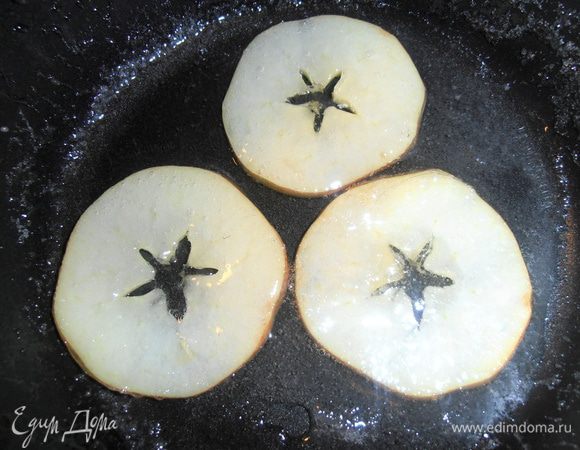 Особенно эффектно будут смотреться чипсы со звёздчатой серединкой!