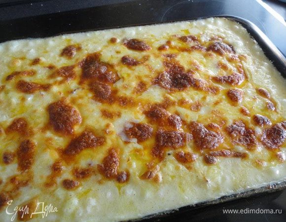 достаём, нарезаем и кушаем вкусное и совсем не диетическое блюдо:) 