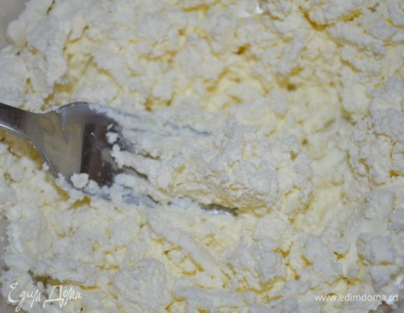 фету размять вилкой...