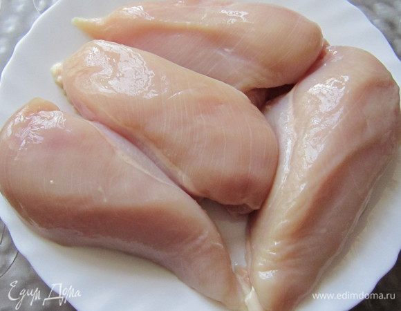 Помыть, подготовить куриную грудку.