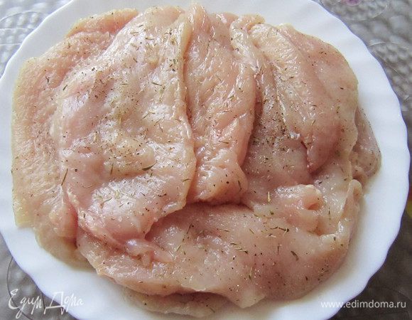 Посолить, поперчить, немного приправить тимьяном и оставить на 30 мин.