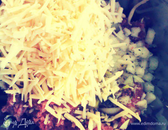 Далее сыр, яйцо, сухари. 