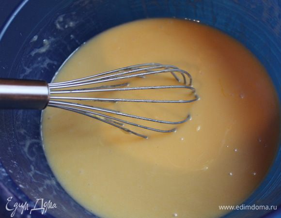  Добавляем растопленый маргарин, разрыхлитель, ванилин, яйцо ,сахар...