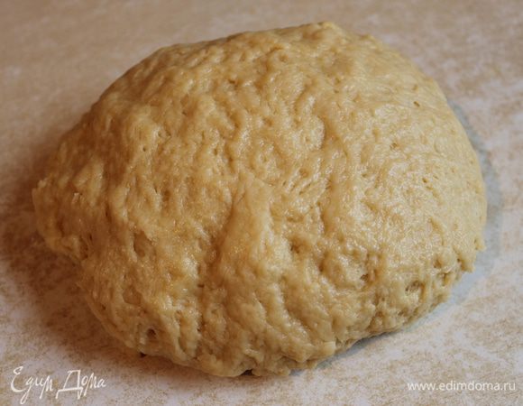 ..замешиваем тесто и сразу делим его на 3 части.