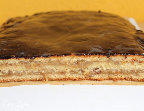 подождав немного.. пока пирог остынет..нарезаем его.. Вкусно - конечно, это мало сказано... попробуйте сами!