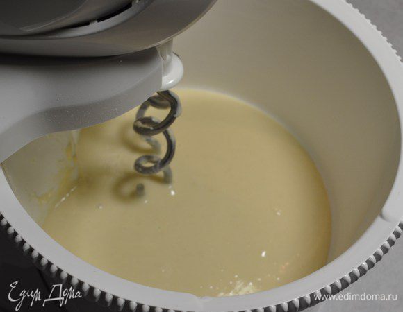 Перемешать. Накрыть пищевой пленкой, в которой проделать дырочки. Убрать  опару в теплое место на 30 мин.