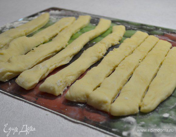 Вторую часть также раскатать и разрезать на 9 частей.