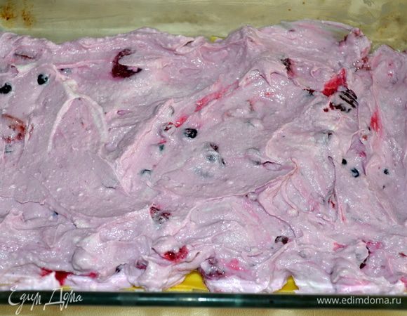 на листы выкладываем половину крема