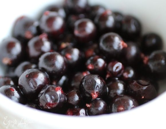 Смородину промыть. Не размораживать.