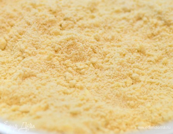 Вручную смешать до состояния крошки.