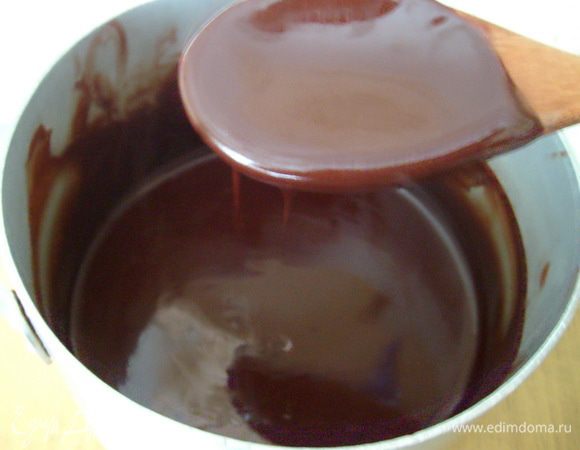 Шоколадную массу слегка остудить.