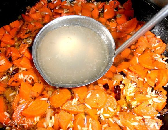 И начинаем подливать бульон!