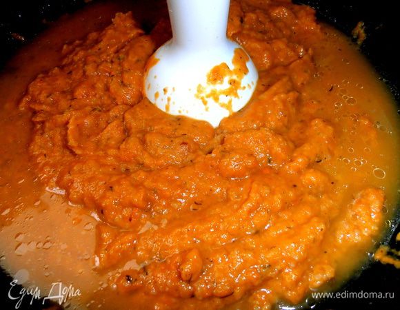 Как только рис будет готов-начинаем взбивать блендером.И опять,если нужно,добавляем бульон!