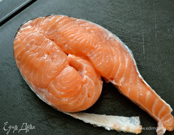 Завернуть освобожденные от кожи концы к центру: сначала один, затем другой.

