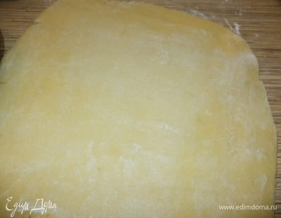 тесто тонко раскатать 